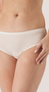 Nylon Hipster Panty in Ivory