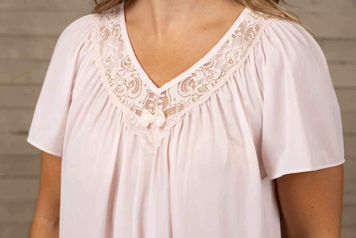 36150 Neckline Detail