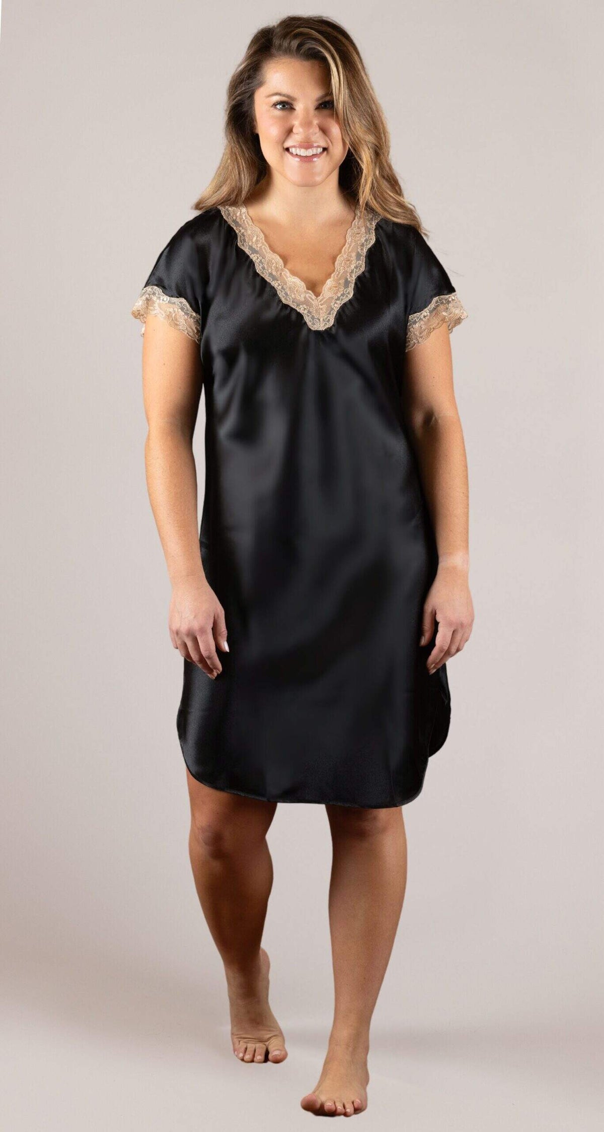 Black Charming Vintage Lace Sleepshirt