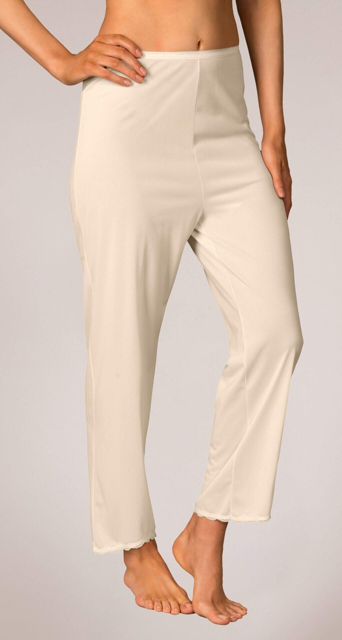 46005 Ivory Front View